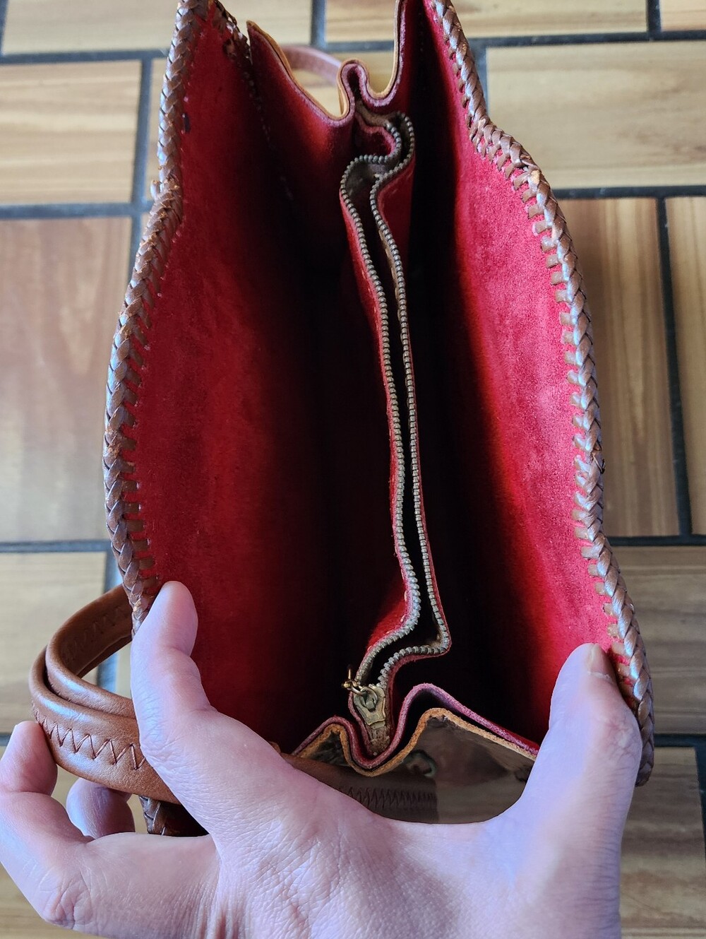 Old Leather Bag - Picture 7 of 10